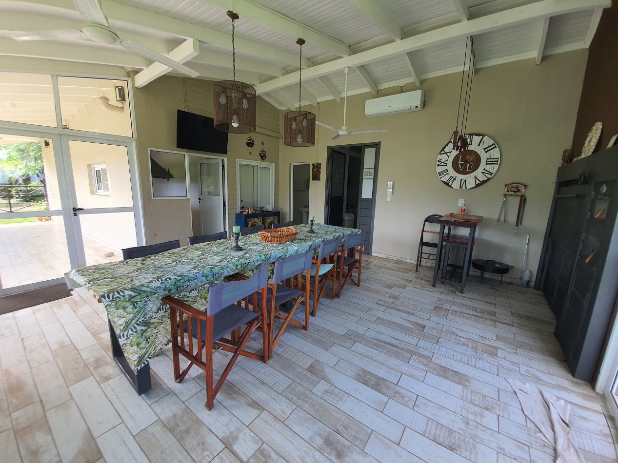 Hermosa casa en venta en Rincon Santa Maria 