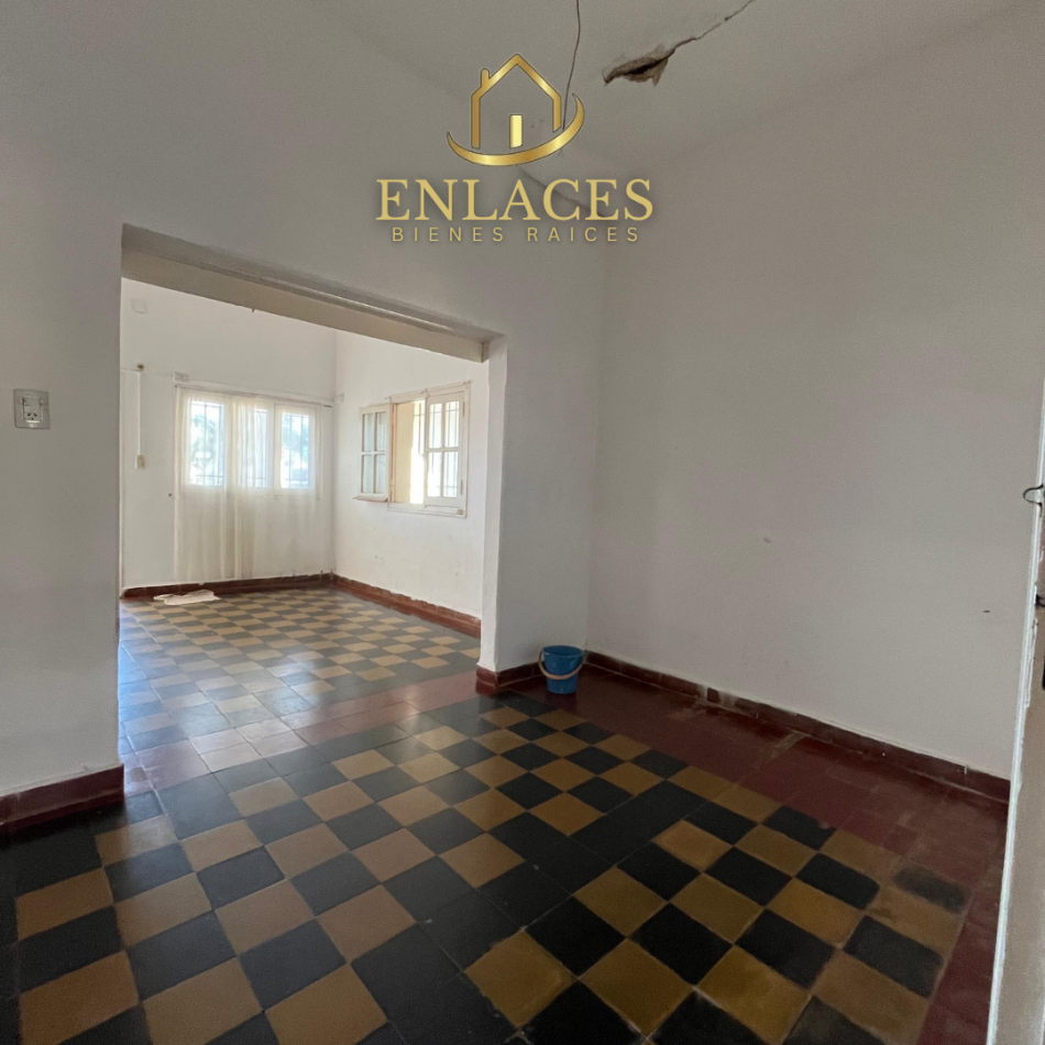 Casa en venta sobre importante Avenida